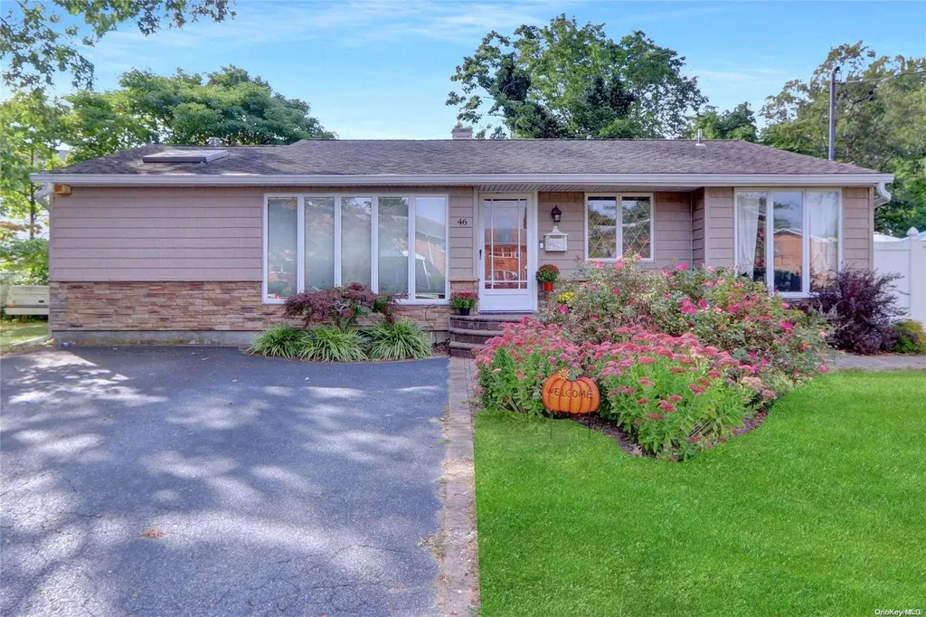 46 Baldwin Path Deer Park NY 11729