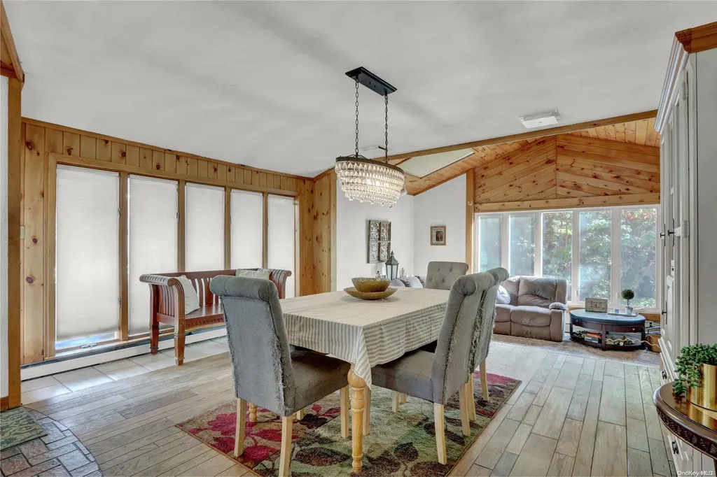 46 Baldwin Path Deer Park NY 11729