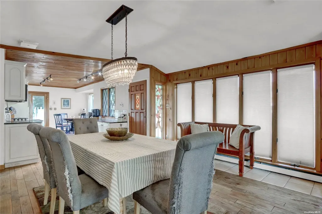 46 Baldwin Path Deer Park NY 11729