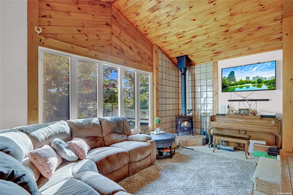 46 Baldwin Path Deer Park NY 11729