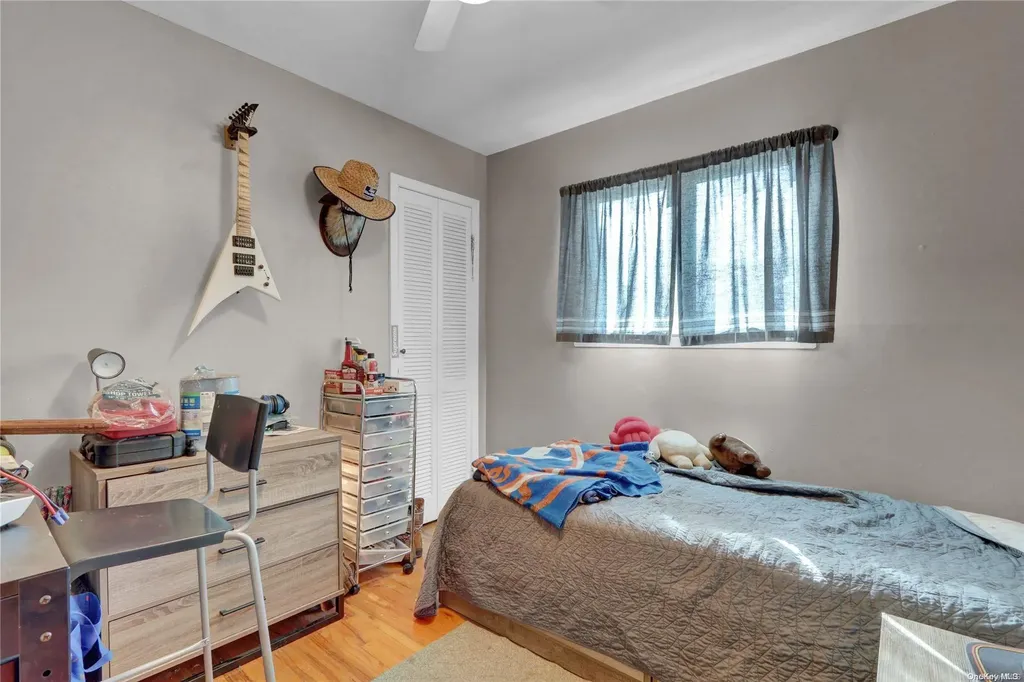 46 Baldwin Path Deer Park NY 11729