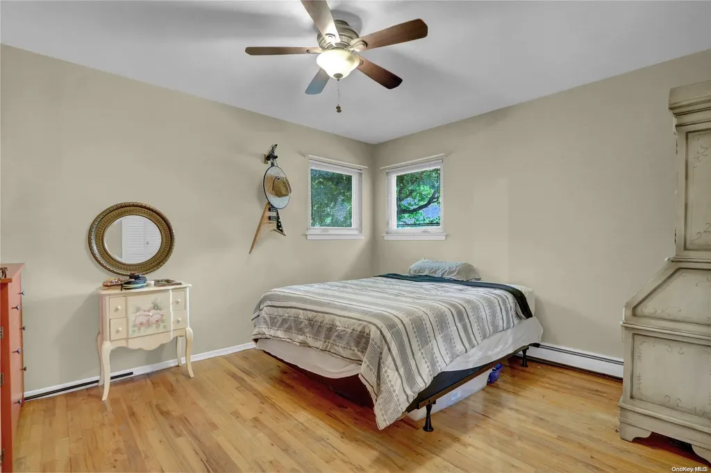 46 Baldwin Path Deer Park NY 11729