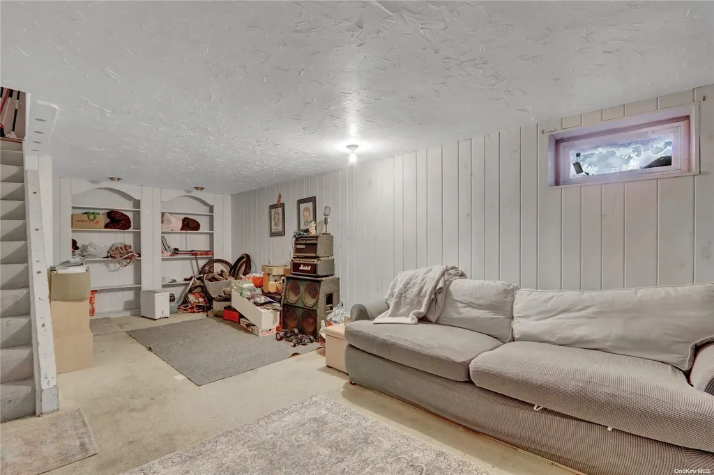 46 Baldwin Path Deer Park NY 11729