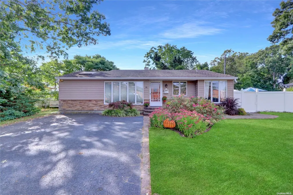 46 Baldwin Path Deer Park NY 11729