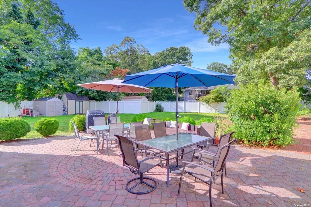 46 Baldwin Path Deer Park NY 11729