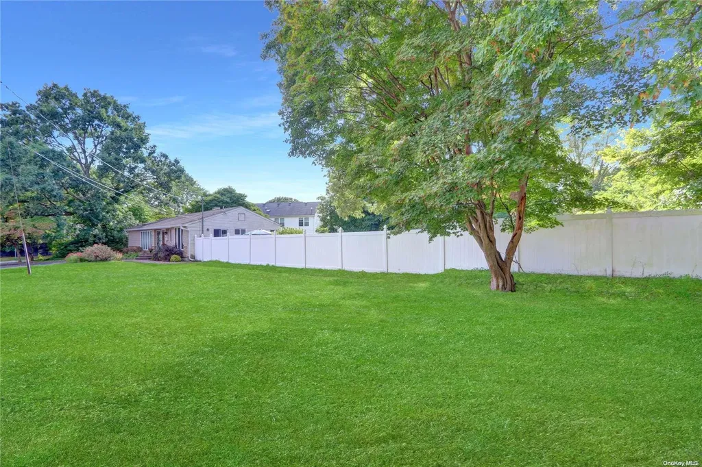 46 Baldwin Path Deer Park NY 11729