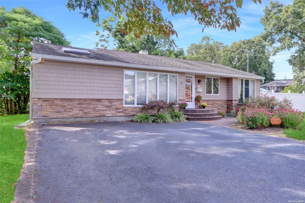 46 Baldwin Path Deer Park NY 11729