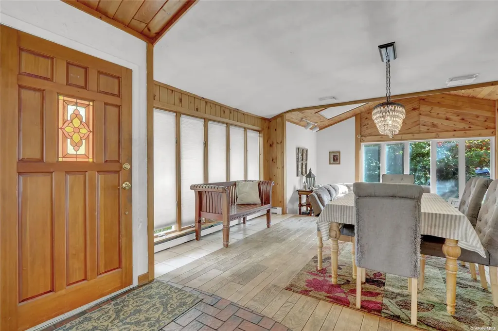 46 Baldwin Path Deer Park NY 11729