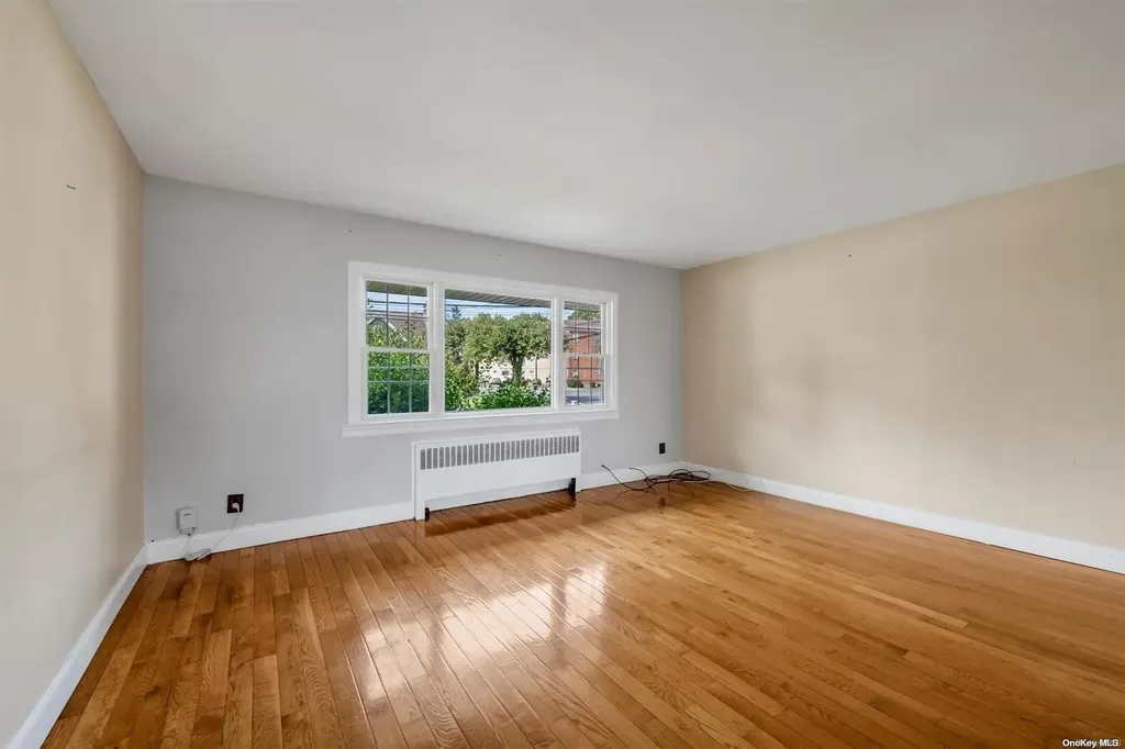 6 Dale Avenue Hempstead NY 11550