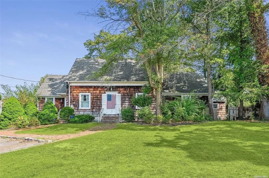 892 Pondview Road Riverhead NY 11901