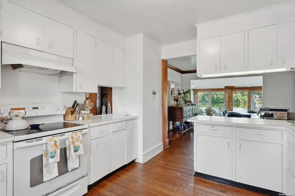 892 Pondview Road Riverhead NY 11901