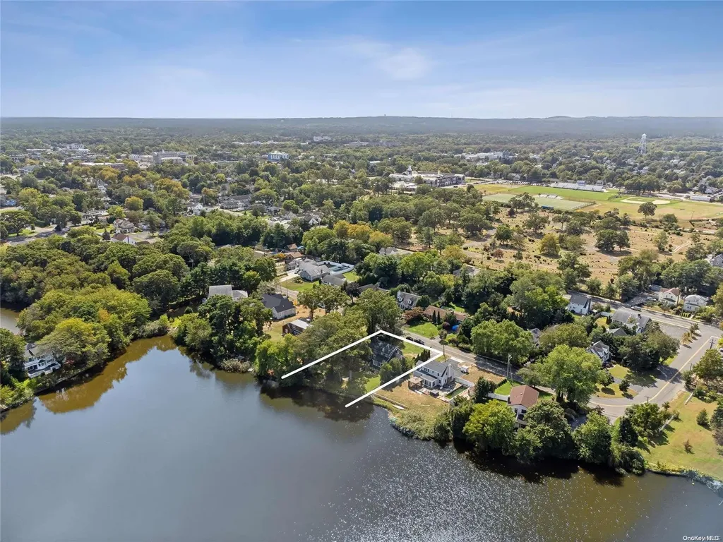 892 Pondview Road Riverhead NY 11901