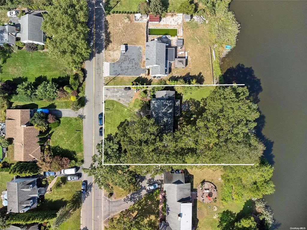 892 Pondview Road Riverhead NY 11901