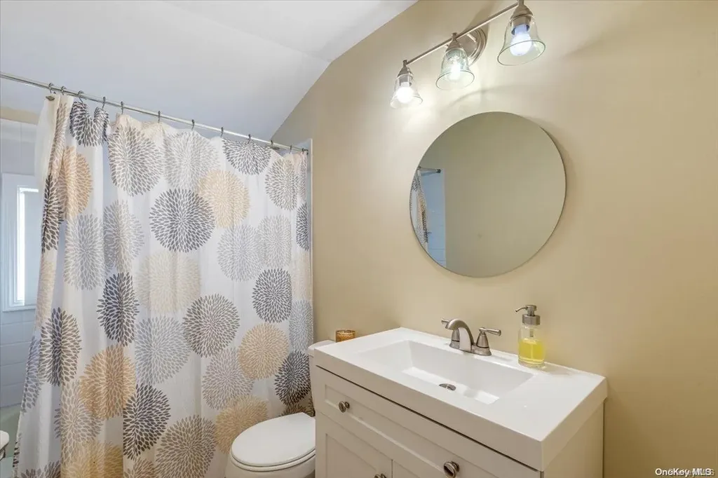 32 Russet Lane Wantagh NY 11793
