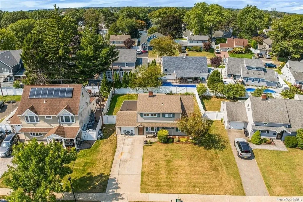 32 Russet Lane Wantagh NY 11793
