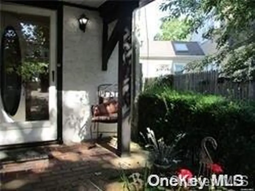 1550 Moffitt Avenue Hewlett NY 11557