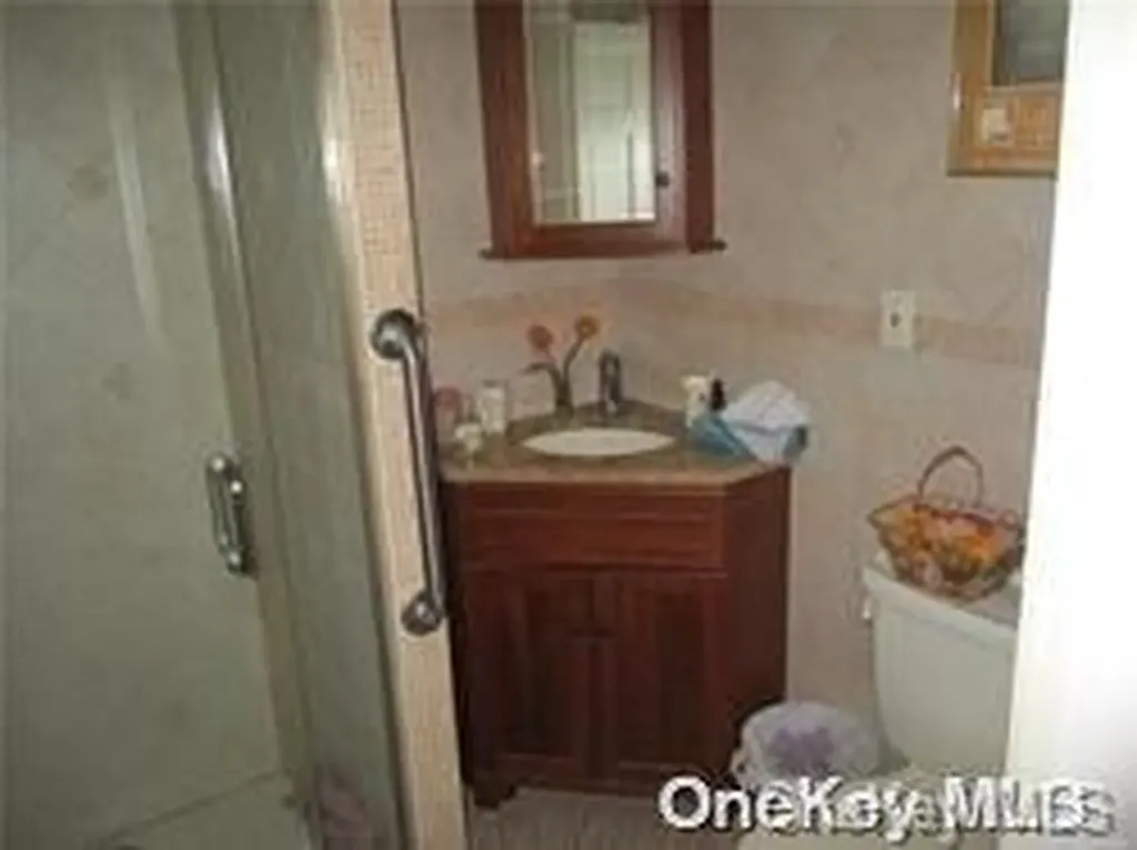 1550 Moffitt Avenue Hewlett NY 11557