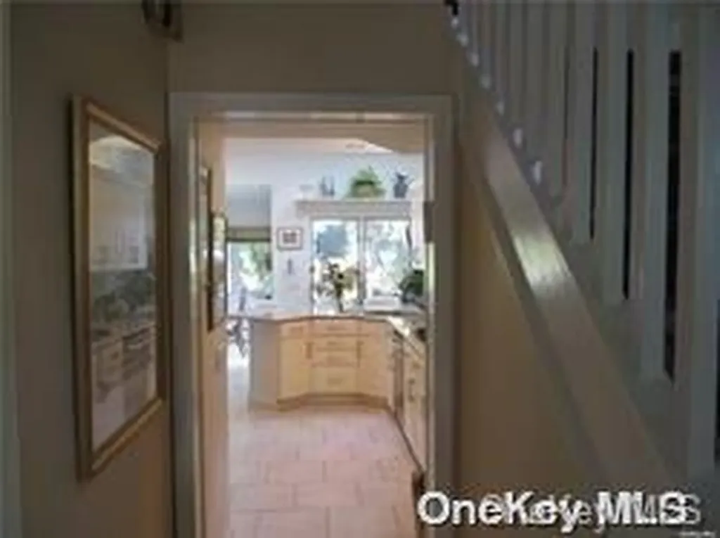 1550 Moffitt Avenue Hewlett NY 11557