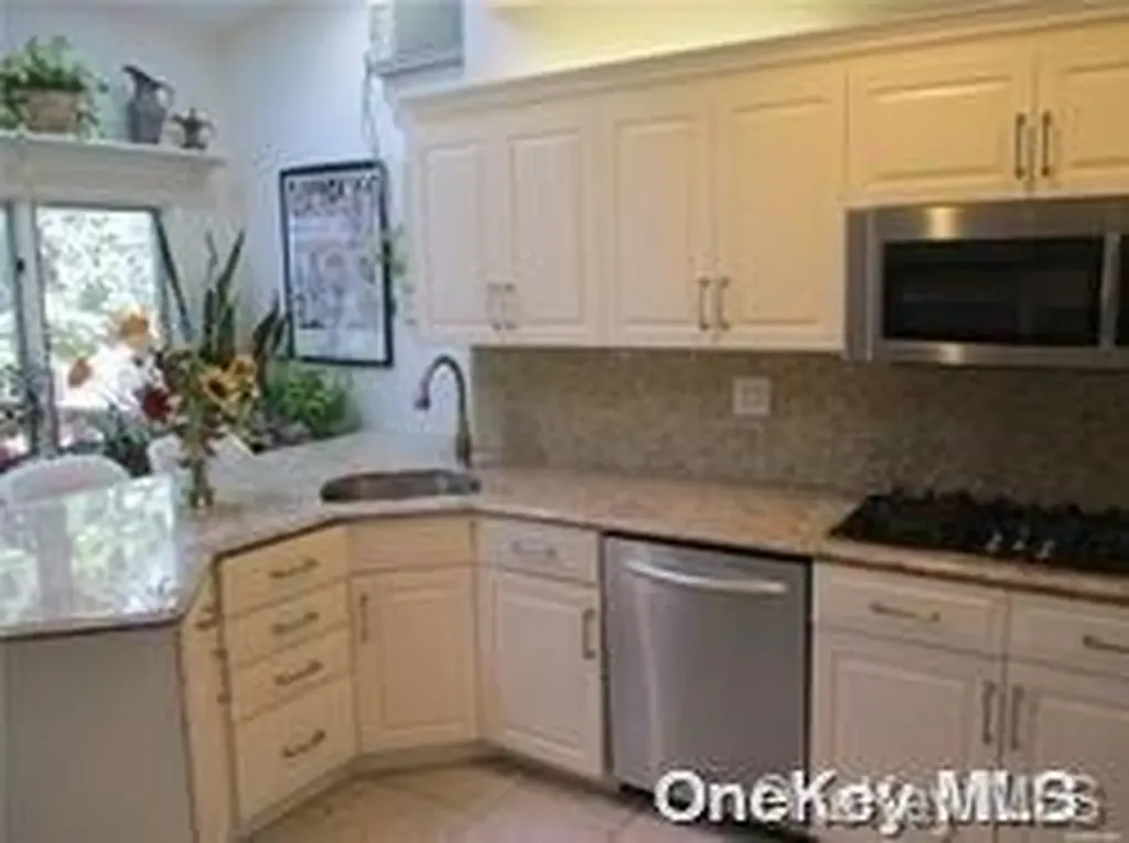 1550 Moffitt Avenue Hewlett NY 11557