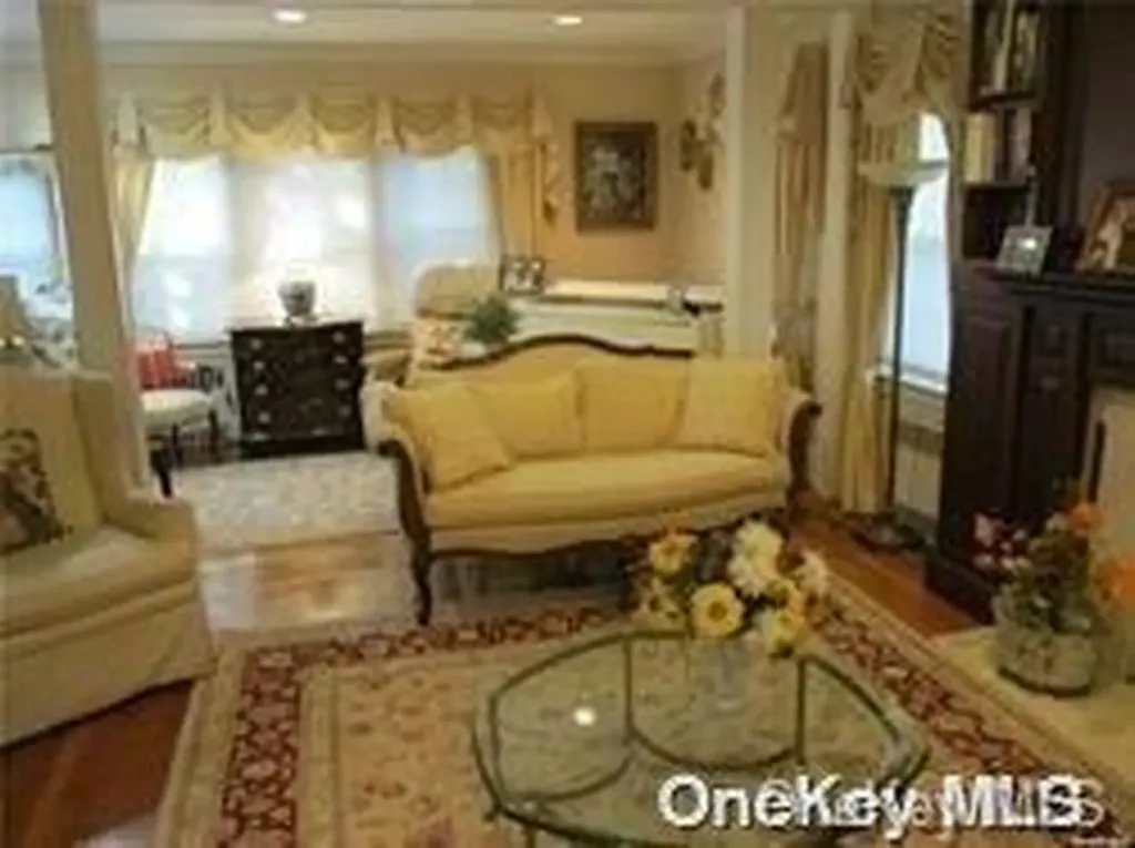 1550 Moffitt Avenue Hewlett NY 11557