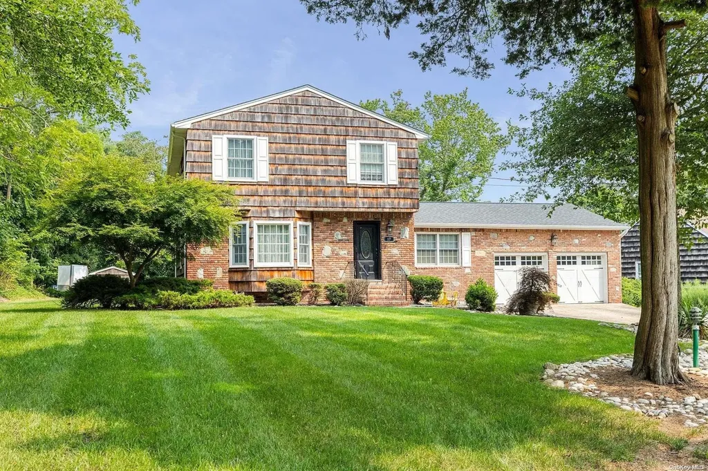 17 Middle Road Blue Point NY 11715