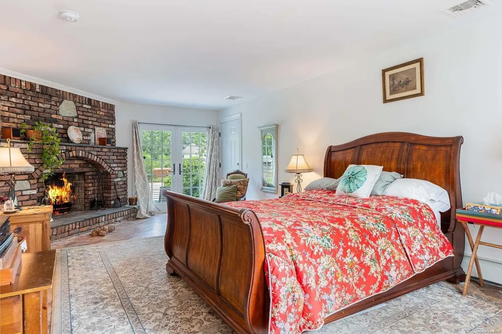 17 Middle Road Blue Point NY 11715