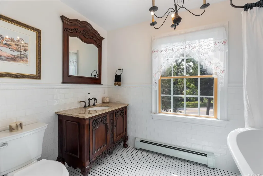 17 Middle Road Blue Point NY 11715