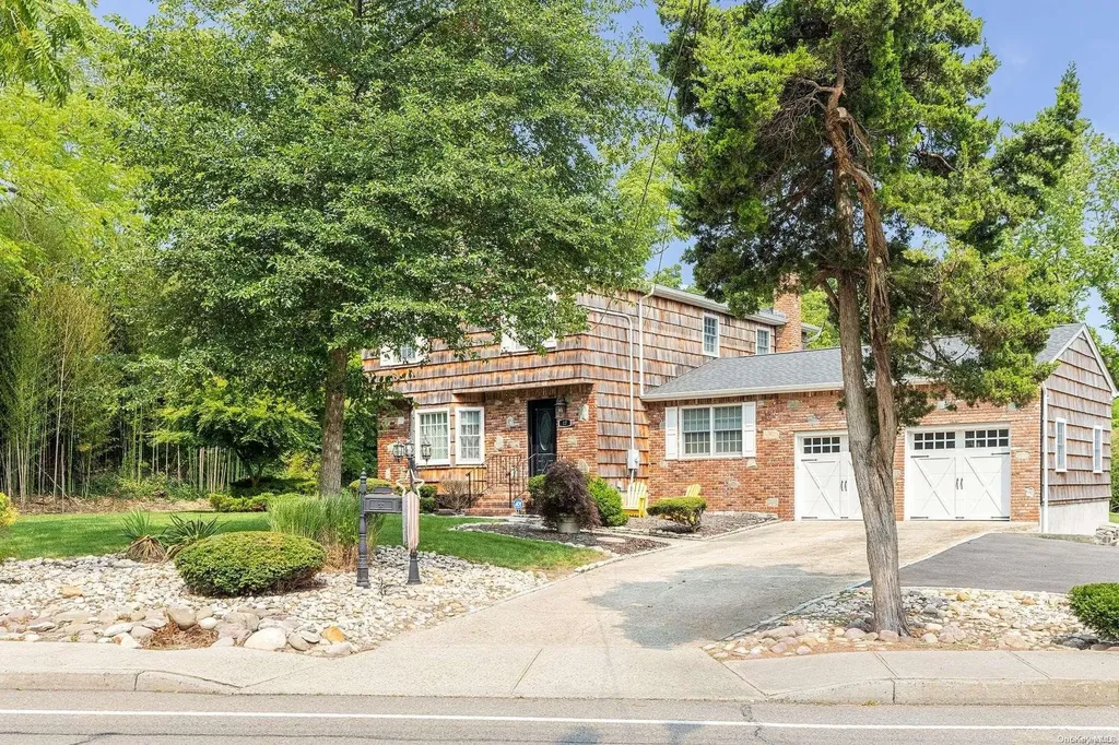 17 Middle Road Blue Point NY 11715