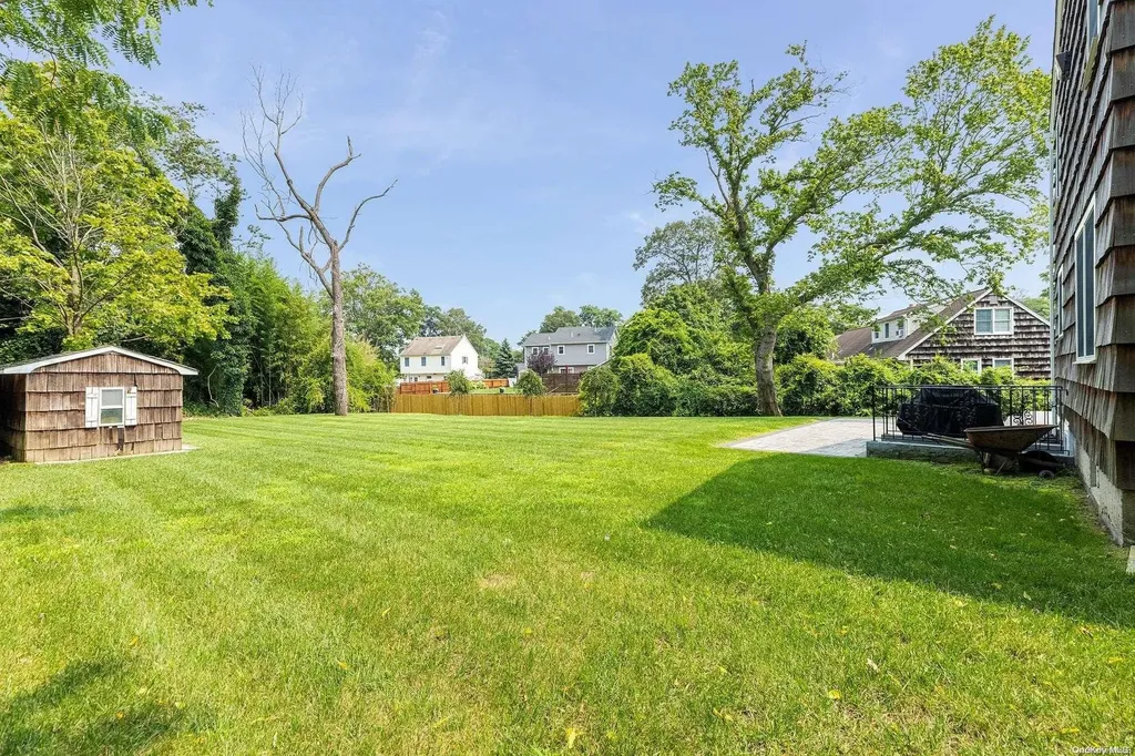 17 Middle Road Blue Point NY 11715