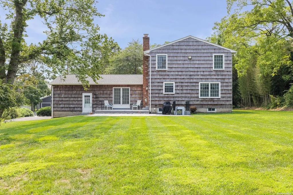 17 Middle Road Blue Point NY 11715