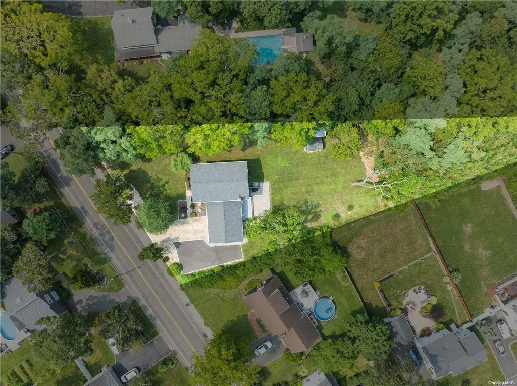 17 Middle Road Blue Point NY 11715