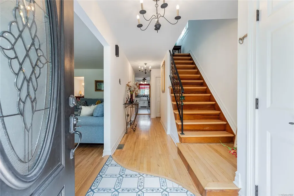 17 Middle Road Blue Point NY 11715