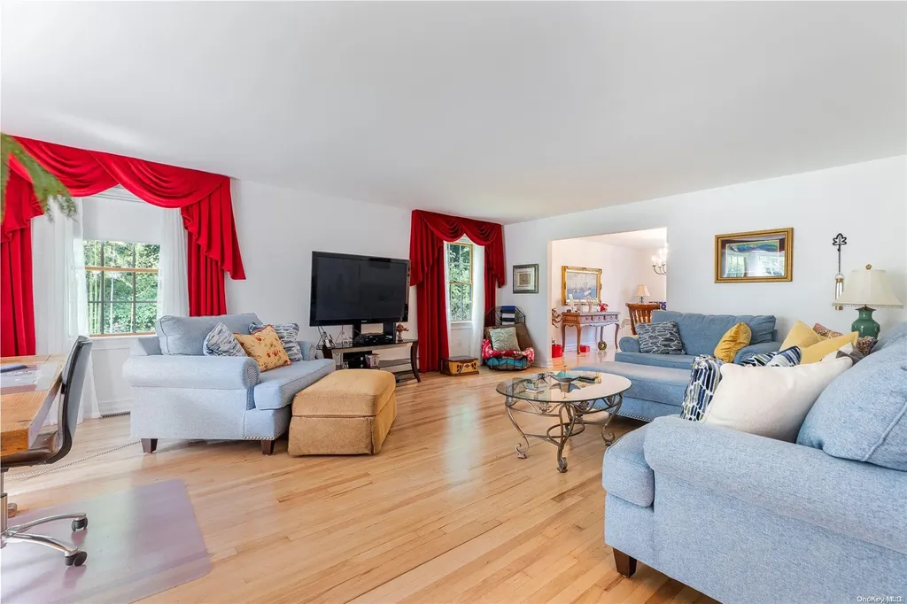 17 Middle Road Blue Point NY 11715