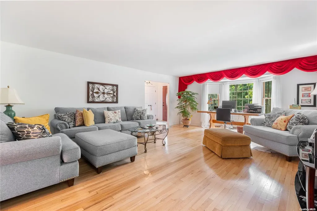17 Middle Road Blue Point NY 11715