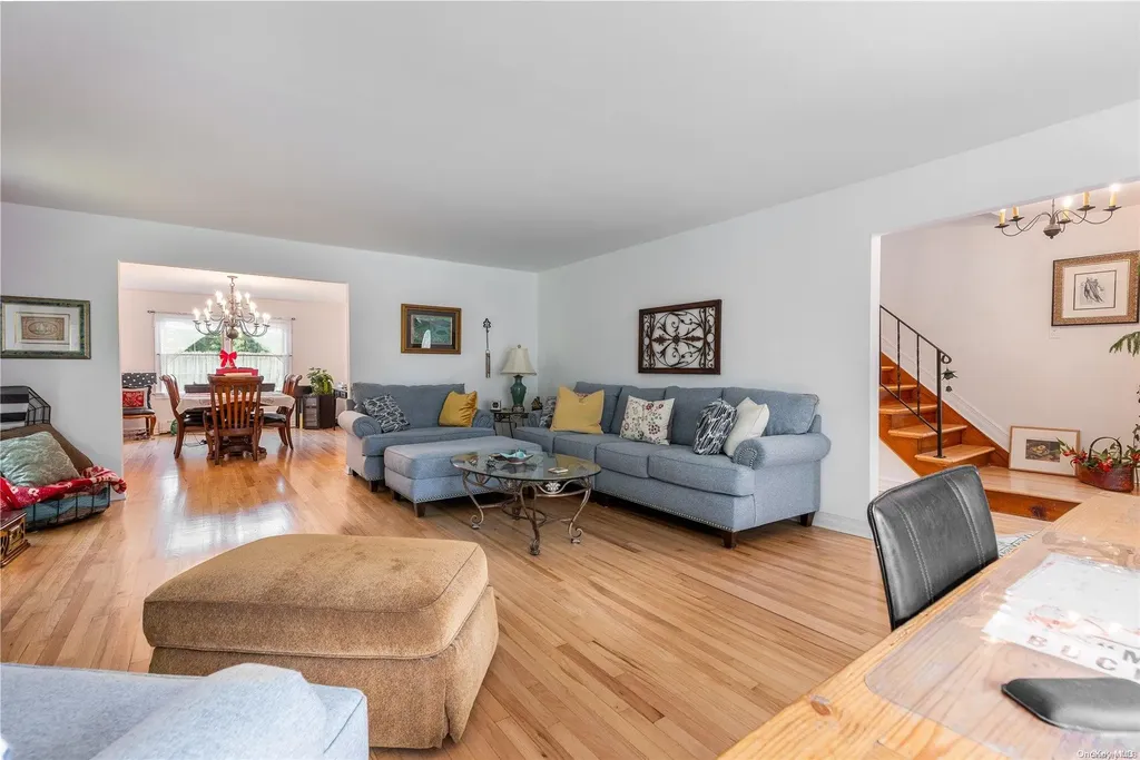 17 Middle Road Blue Point NY 11715