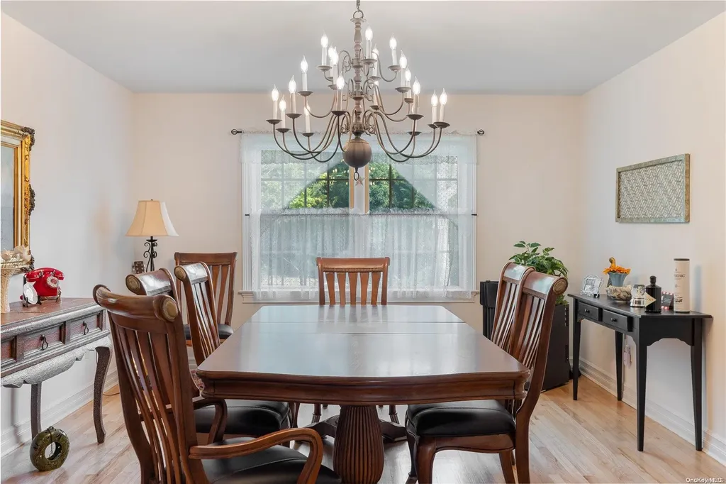 17 Middle Road Blue Point NY 11715