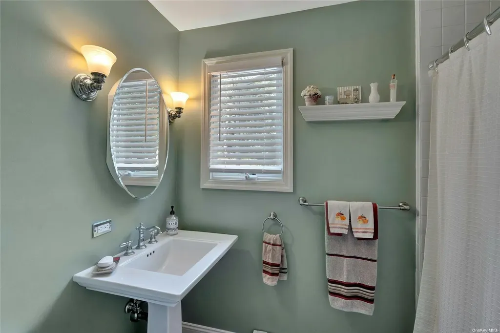 115 Brook Lane Smithtown NY 11787