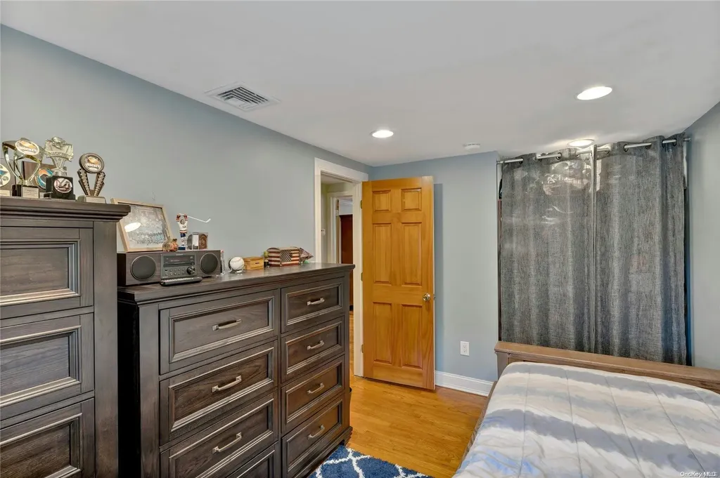 115 Brook Lane Smithtown NY 11787