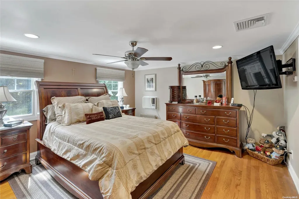 115 Brook Lane Smithtown NY 11787