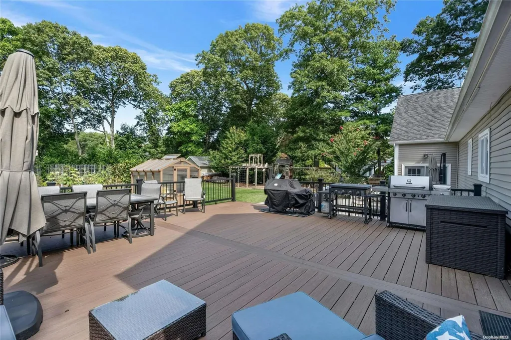 115 Brook Lane Smithtown NY 11787