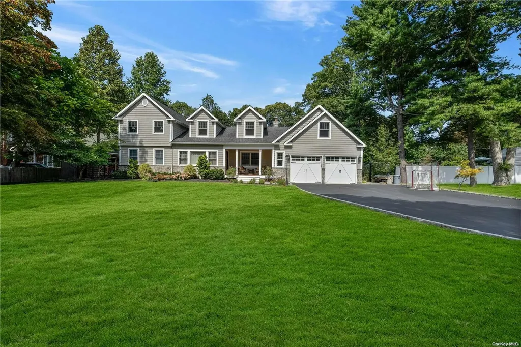 115 Brook Lane Smithtown NY 11787
