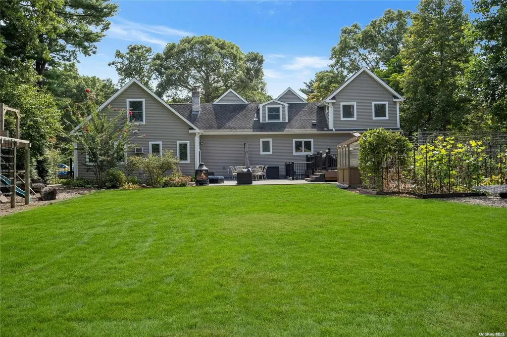 115 Brook Lane Smithtown NY 11787