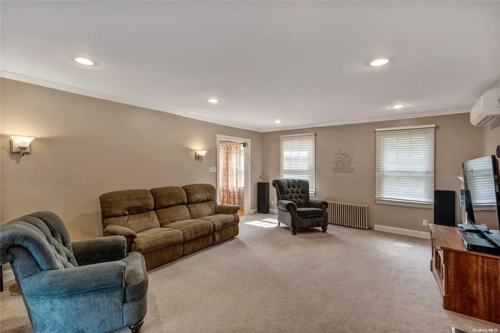 115 Brook Lane Smithtown NY 11787