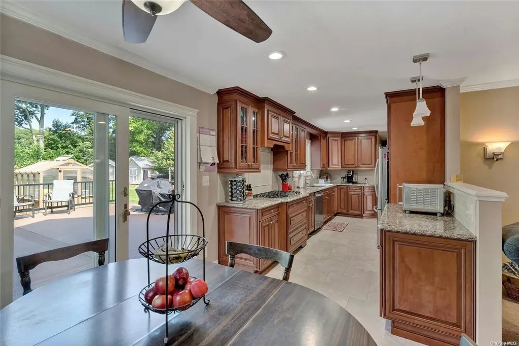 115 Brook Lane Smithtown NY 11787