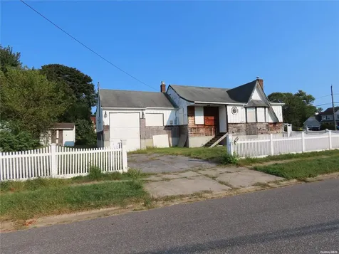 44 Buchanan Avenue Amityville NY 11701