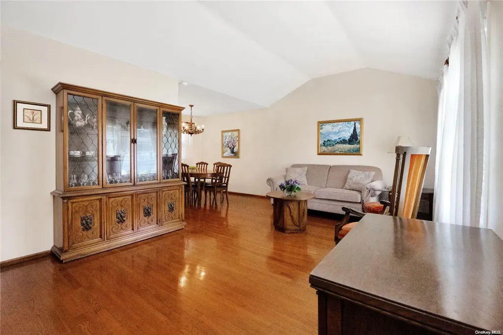 244 Weidner Avenue Oceanside NY 11572