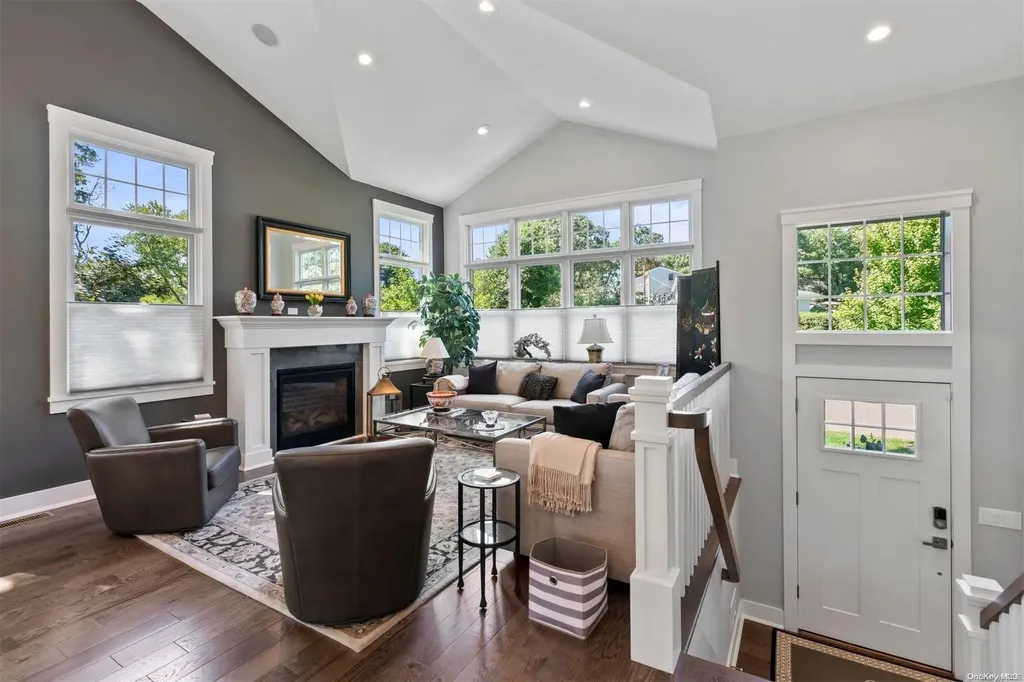 49 Viola Drive Glen Cove NY 11542