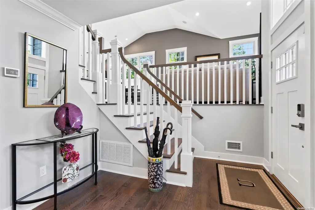 49 Viola Drive Glen Cove NY 11542