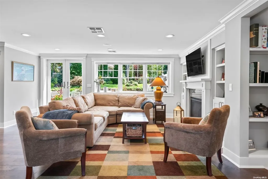 49 Viola Drive Glen Cove NY 11542