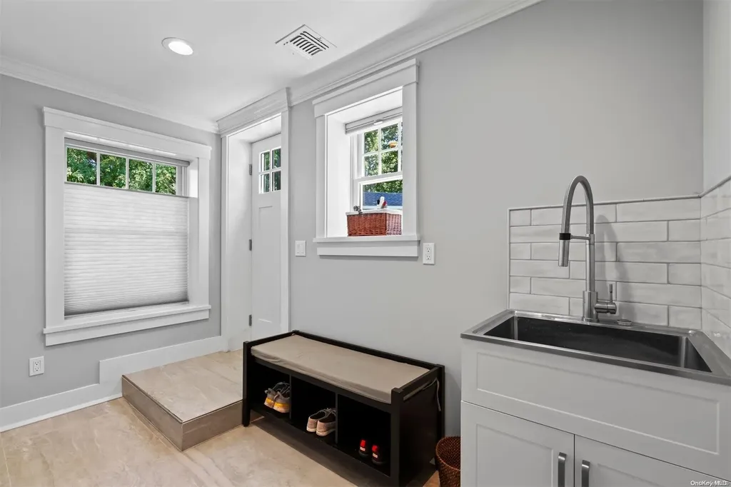 49 Viola Drive Glen Cove NY 11542